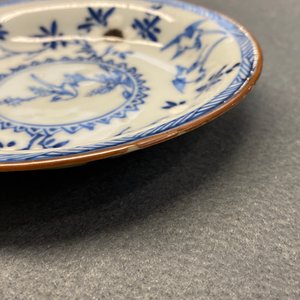 Six Chinese blue, white and copper red cups and saucers, Kangxi — photo 16