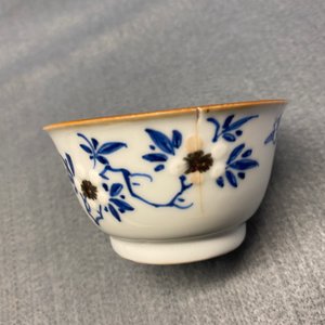 Six Chinese blue, white and copper red cups and saucers, Kangxi — photo 38