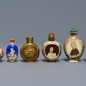 Six Chinese Canton and Beijing enamel, mother of pearl and gilt brass snuff bottles, 18/19th C. — photo 4