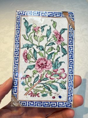 Six Chinese Canton enamel rectangular plaques with landscape, figural, floral and European subject designs, Qianlong — photo 36