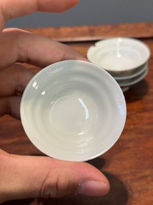 Six Chinese Canton famille rose 'mandarin subject' cups and saucers with four covers, Qianlong — photo 19