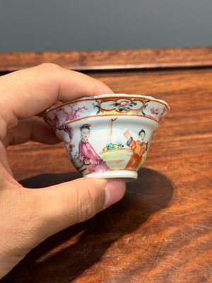 Six Chinese Canton famille rose 'mandarin subject' cups and saucers with four covers, Qianlong — photo 22