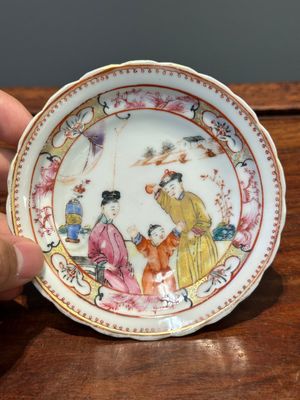 Six Chinese Canton famille rose 'mandarin subject' cups and saucers with four covers, Qianlong — photo 5
