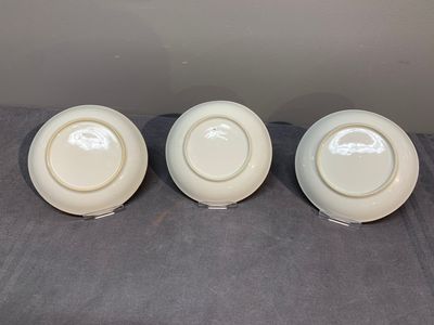 Six Chinese Canton famille rose 'mandarin subject' cups and seven saucers, Yongzheng/Qianlong — photo 2