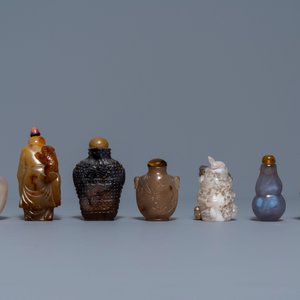 Six Chinese carved agate snuff bottles and a pendant, 19/20th C. — 照片 2
