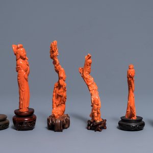 Six Chinese carved coral figures on wooden stands, 19/20th C. — photo 4
