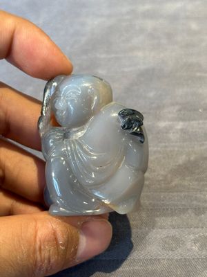 Six Chinese carved jade and agate 'figural' snuff bottles, 19/20th C. — photo 15