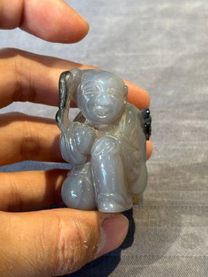 Six Chinese carved jade and agate 'figural' snuff bottles, 19/20th C. — photo 16