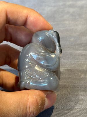 Six Chinese carved jade and agate 'figural' snuff bottles, 19/20th C. — photo 17