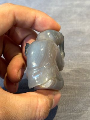 Six Chinese carved jade and agate 'figural' snuff bottles, 19/20th C. — photo 18