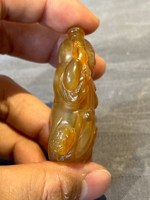 Six Chinese carved jade and agate 'figural' snuff bottles, 19/20th C. — photo 30