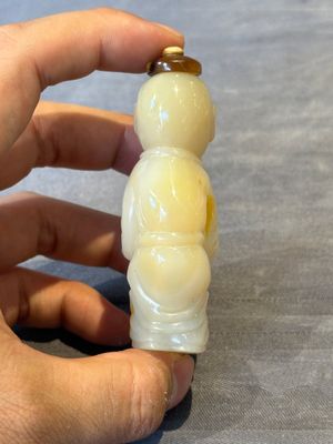 Six Chinese carved jade and agate 'figural' snuff bottles, 19/20th C. — photo 3
