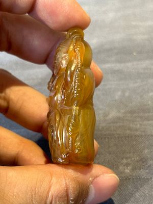 Six Chinese carved jade and agate 'figural' snuff bottles, 19/20th C. — photo 32