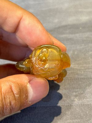 Six Chinese carved jade and agate 'figural' snuff bottles, 19/20th C. — photo 34