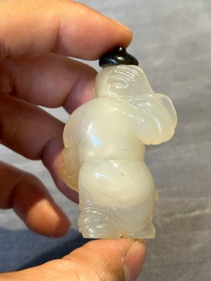 Six Chinese carved jade and agate 'figural' snuff bottles, 19/20th C. — photo 39