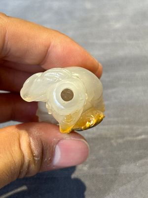 Six Chinese carved jade and agate 'figural' snuff bottles, 19/20th C. — photo 41
