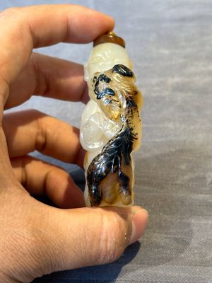 Six Chinese carved jade and agate 'figural' snuff bottles, 19/20th C. — photo 5
