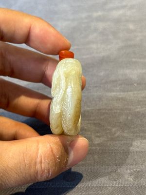 Six Chinese carved jade and agate 'figural' snuff bottles, 19/20th C. — photo 10