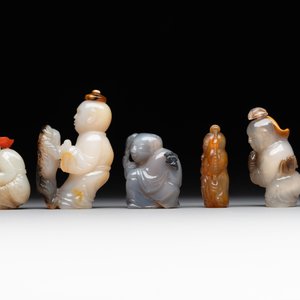 Six Chinese carved jade and agate 'figural' snuff bottles, 19/20th C. — photo 3