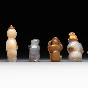 Six Chinese carved jade and agate 'figural' snuff bottles, 19/20th C. — photo 4