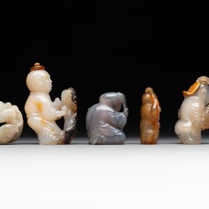 Six Chinese carved jade and agate 'figural' snuff bottles, 19/20th C. — photo 5