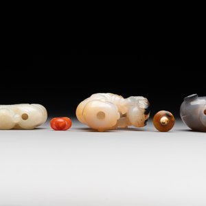 Six Chinese carved jade and agate 'figural' snuff bottles, 19/20th C. — photo 6