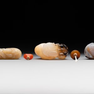 Six Chinese carved jade and agate 'figural' snuff bottles, 19/20th C. — photo 7