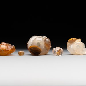 Six Chinese carved jade and agate 'figural' snuff bottles, 19/20th C. — photo 8