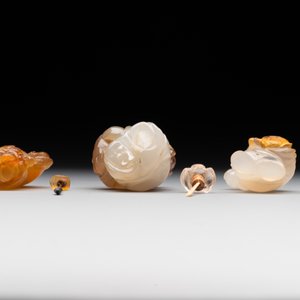 Six Chinese carved jade and agate 'figural' snuff bottles, 19/20th C. — photo 9