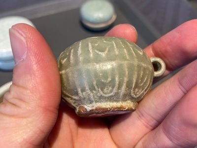 Six Chinese celadon- and qingbai-glazed wares, Song and later — 照片 13