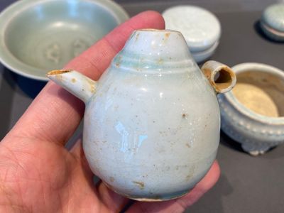 Six Chinese celadon- and qingbai-glazed wares, Song and later — 照片 4