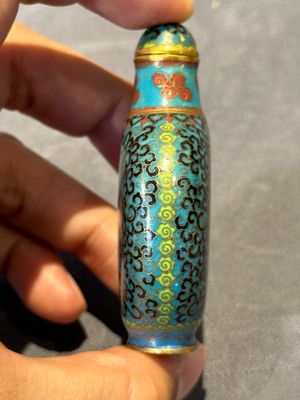 Six Chinese cloisonné snuff bottles, Qianlong mark, 19/20th C. — 照片 26