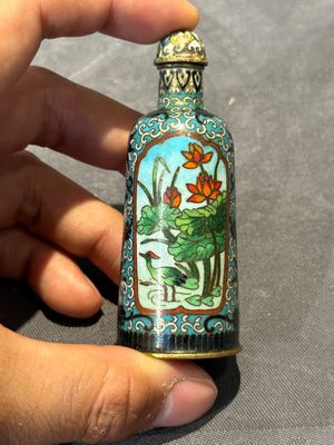 Six Chinese cloisonné snuff bottles, Qianlong mark, 19/20th C. — 照片 31