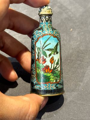 Six Chinese cloisonné snuff bottles, Qianlong mark, 19/20th C. — 照片 33