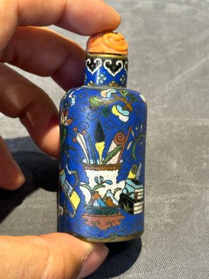 Six Chinese cloisonné snuff bottles, Qianlong mark, 19/20th C. — 照片 41