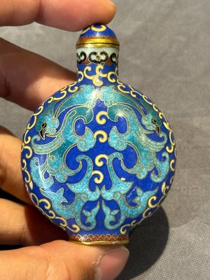 Six Chinese cloisonné snuff bottles, Qianlong mark, 19/20th C. — 照片 10