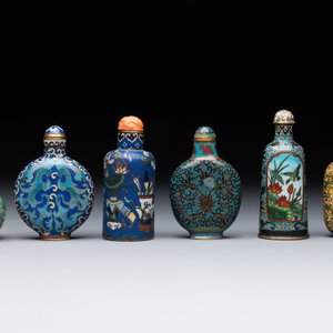 Six Chinese cloisonné snuff bottles, Qianlong mark, 19/20th C. — 照片 2