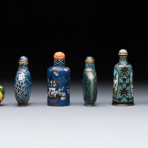 Six Chinese cloisonné snuff bottles, Qianlong mark, 19/20th C. — 照片 3