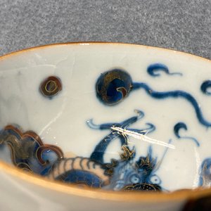 Six Chinese doucai 'dragon' cups and saucers, Kangxi — 照片 19