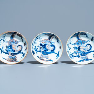 Six Chinese doucai 'dragon' cups and saucers, Kangxi — 照片 2
