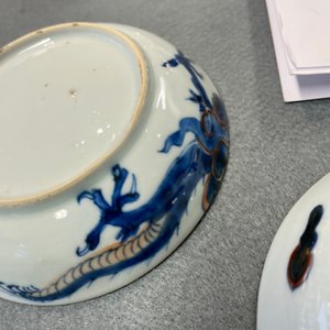 Six Chinese doucai 'dragon' cups and saucers, Kangxi — 照片 36