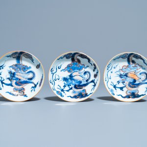 Six Chinese doucai 'dragon' cups and saucers, Kangxi — 照片 4