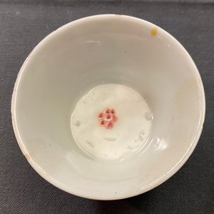 Six Chinese famille rose and Imari-style cups and saucers, Yongzheng/Qianlong — 照片 12