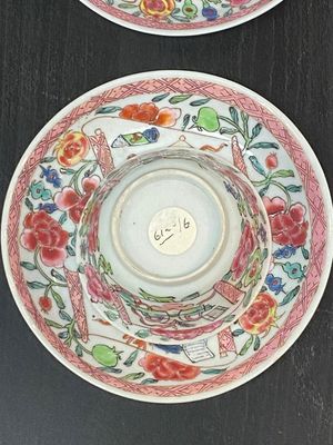 Six Chinese famille rose 'antiquities' cups and saucers, Yongzheng — photo 3