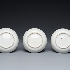 Six Chinese famille rose cups and saucers, an Imari-style teapot and a blue and white mug, Kangxi/Qianlong — photo 12