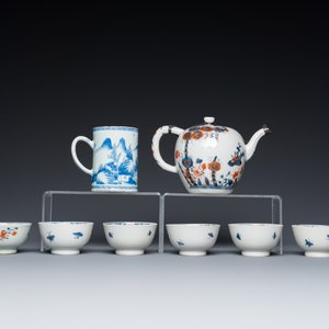Six Chinese famille rose cups and saucers, an Imari-style teapot and a blue and white mug, Kangxi/Qianlong — photo 4