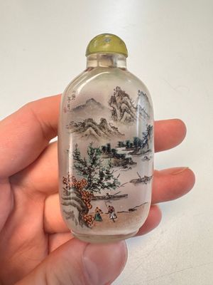 Six Chinese famille rose, enamelled copper and inside-painted glass snuff bottles, various signatures, Qianlong mark, 19/20th C. — photo 20