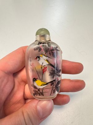 Six Chinese famille rose, enamelled copper and inside-painted glass snuff bottles, various signatures, Qianlong mark, 19/20th C. — photo 28