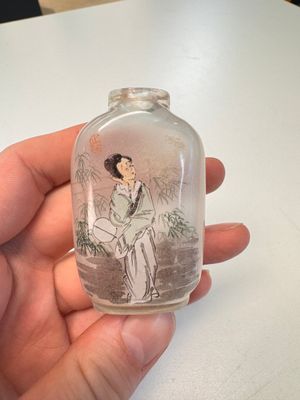 Six Chinese famille rose, enamelled copper and inside-painted glass snuff bottles, various signatures, Qianlong mark, 19/20th C. — photo 38