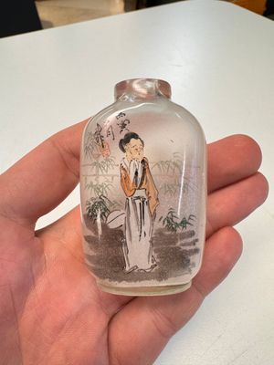 Six Chinese famille rose, enamelled copper and inside-painted glass snuff bottles, various signatures, Qianlong mark, 19/20th C. — photo 40
